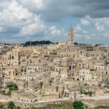 Accoglienza Personale, Parcheggio E Vista Su Tricarico In Basilicata, Io Sono Qui * Tricarico