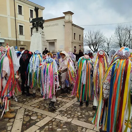 Accoglienza Personale, Parcheggio E Vista Su Tricarico In Basilicata, Io Sono Qui